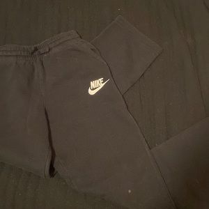 BLACK NIKE SWEAT PANTS